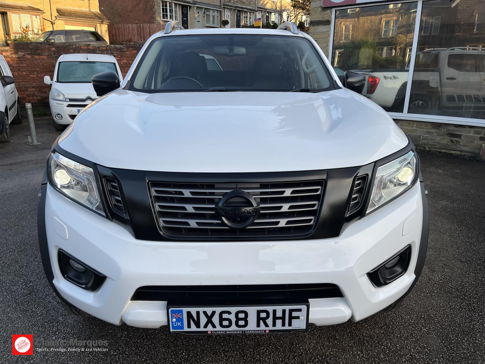 Nissan Navara 2.3 dCi Tekna Pickup Double Cab 4dr Diesel Manual 4WD Euro 6 (s/s) (190 ps)