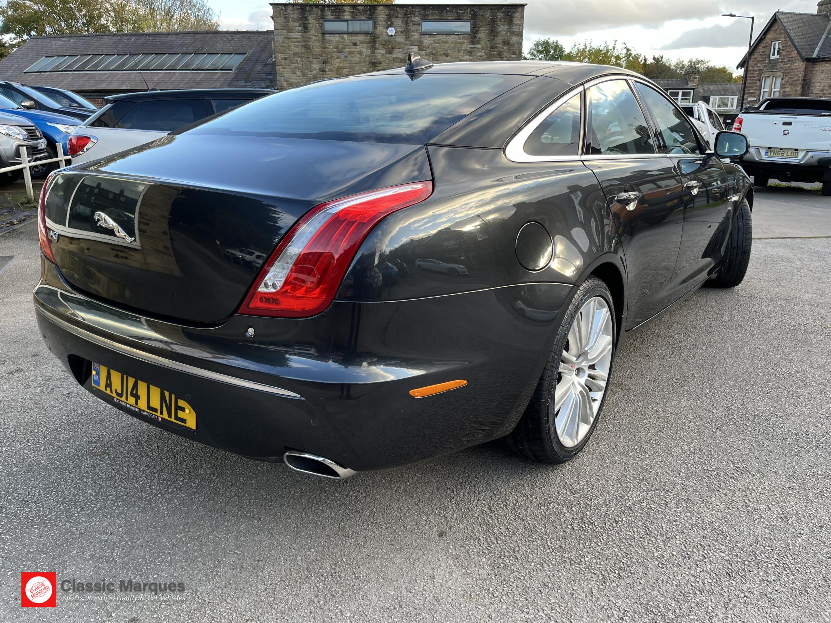 Jaguar XJ 3.0d V6 Portfolio Saloon 4dr Diesel Auto Euro 5 (s/s) (275 ps)