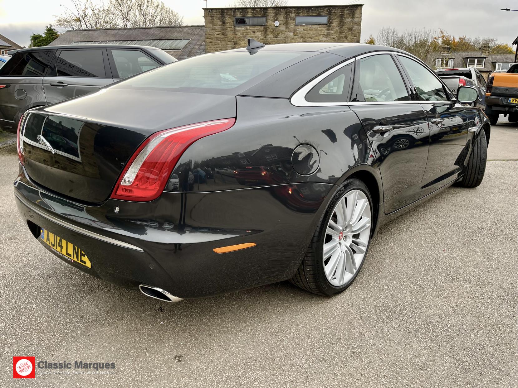 Jaguar XJ 3.0d V6 Portfolio Saloon 4dr Diesel Auto Euro 5 (s/s) (275 ps)