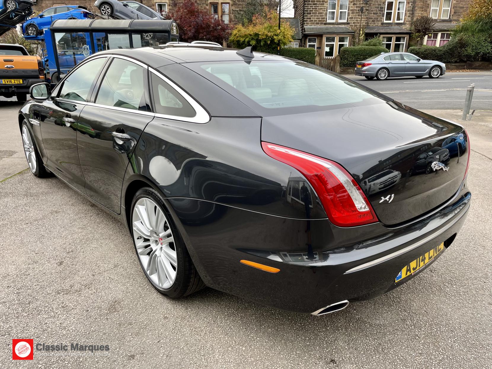 Jaguar XJ 3.0d V6 Portfolio Saloon 4dr Diesel Auto Euro 5 (s/s) (275 ps)