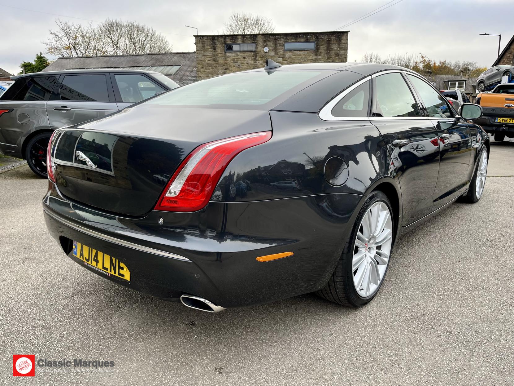 Jaguar XJ 3.0d V6 Portfolio Saloon 4dr Diesel Auto Euro 5 (s/s) (275 ps)