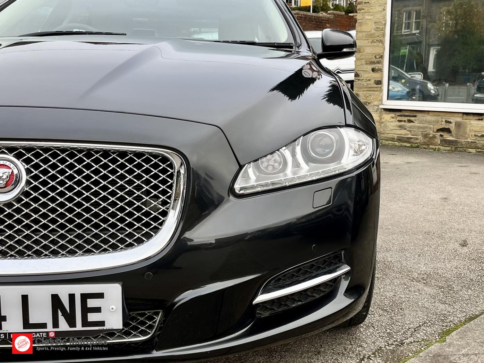 Jaguar XJ 3.0d V6 Portfolio Saloon 4dr Diesel Auto Euro 5 (s/s) (275 ps)