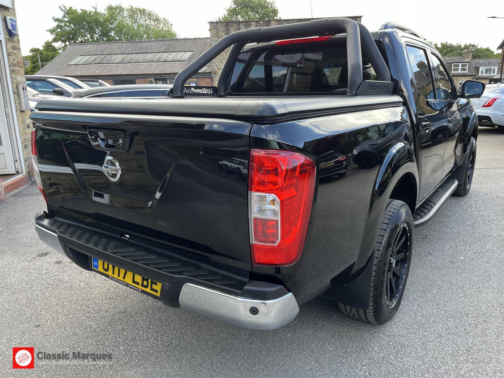 Nissan Navara 2.3 dCi Tekna Pickup 4dr Diesel Auto 4WD Euro 6 (190 ps)