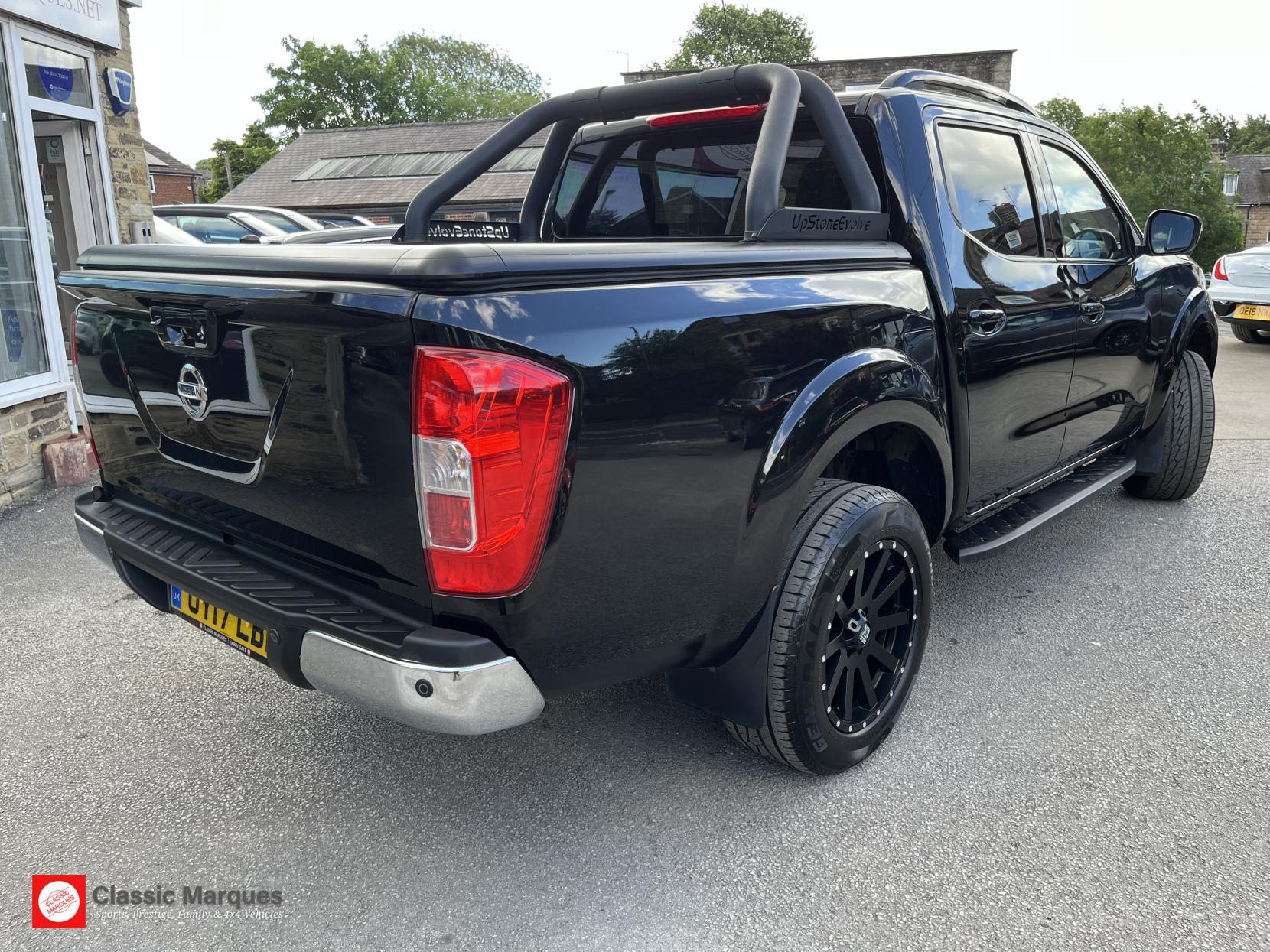 Nissan Navara 2.3 dCi Tekna Pickup 4dr Diesel Auto 4WD Euro 6 (190 ps)