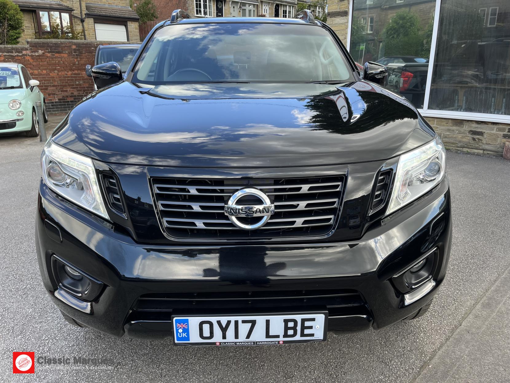 Nissan Navara 2.3 dCi Tekna Pickup 4dr Diesel Auto 4WD Euro 6 (190 ps)